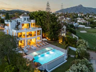 Villa For Sale in Nueva Andalucia, Spain