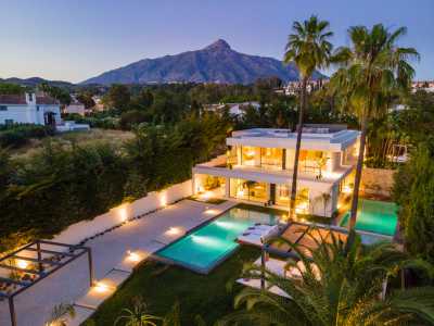 Villa For Sale in Nueva Andalucia, Spain