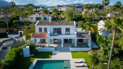 Villa For Sale in Nueva Andalucia, Spain