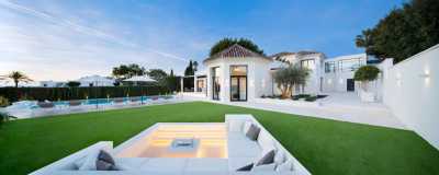 Villa For Sale in Nueva Andalucia, Spain