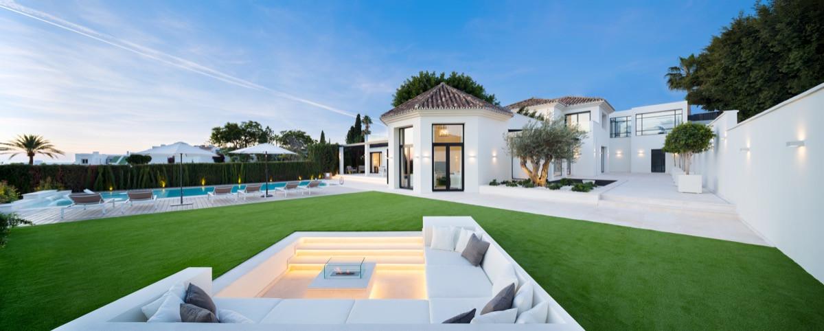 Picture of Villa For Sale in Nueva Andalucia, Malaga, Spain