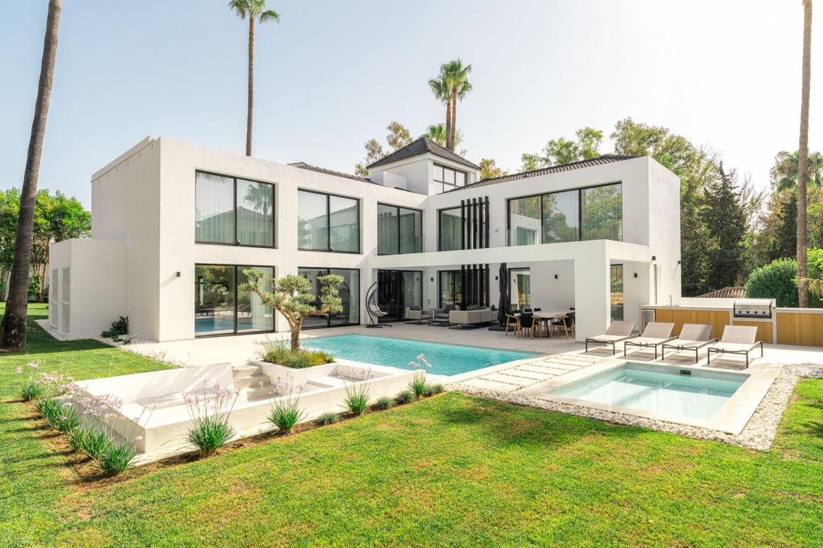 Picture of Villa For Sale in Nueva Andalucia, Malaga, Spain