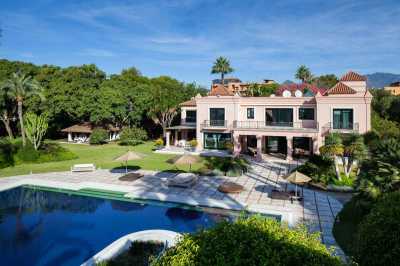 Villa For Sale in Estepona, Spain