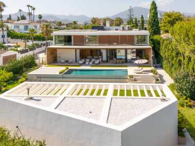 Villa For Sale in San Pedro De Alcantara, Spain