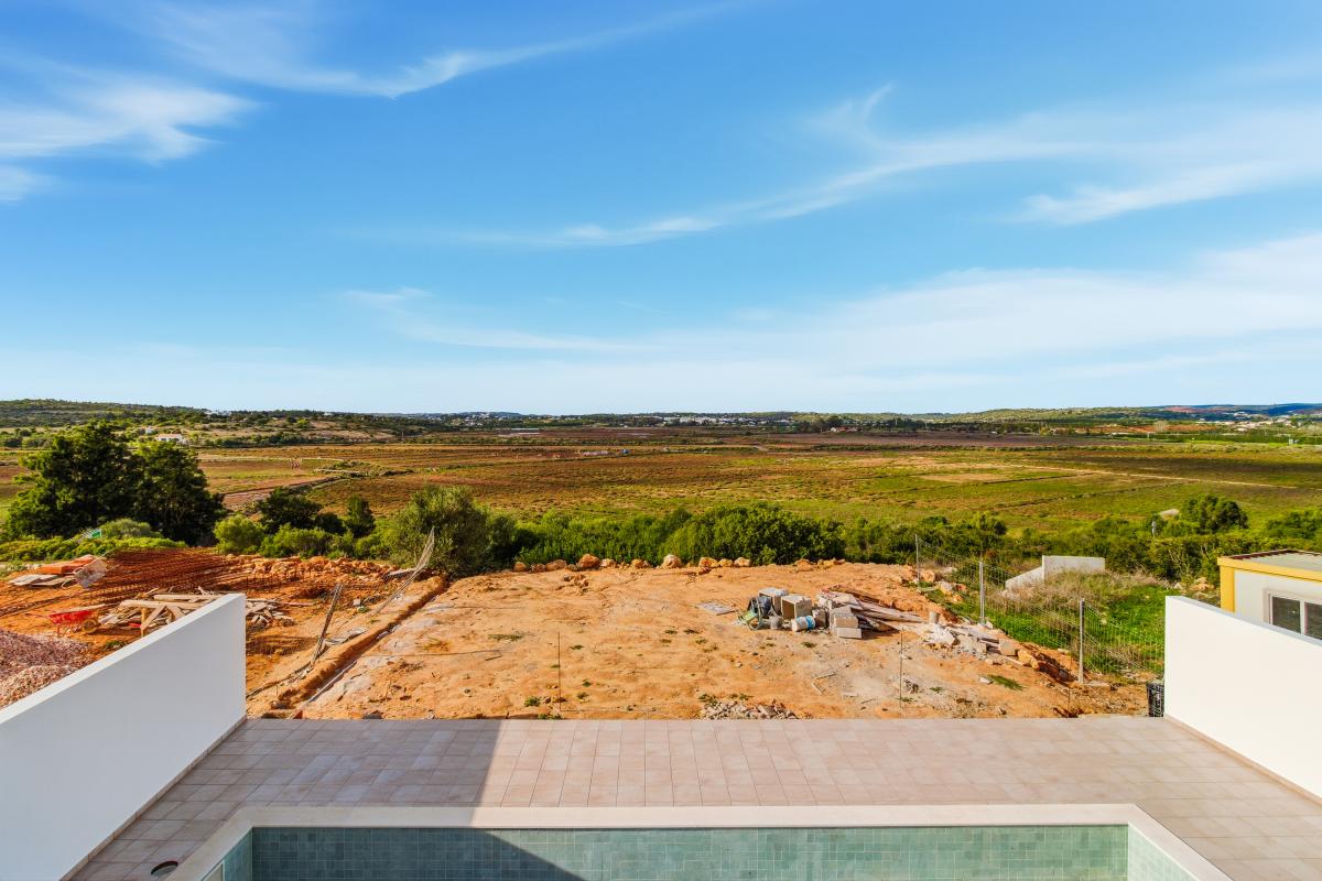 Picture of Villa For Sale in Mexilhoeira Grande, Algarve, Portugal