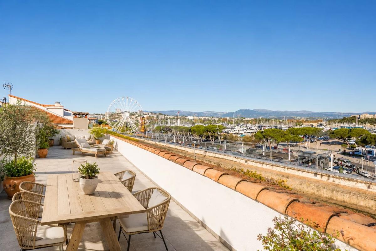 Picture of Apartment For Sale in Antibes, Cote d'Azur, France