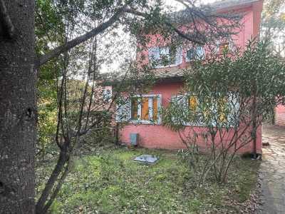 Villa For Sale in Castiglione Della Pescaia, Italy