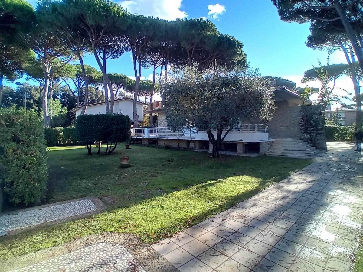 Picture of Villa For Sale in Camaiore, Tuscany, Italy