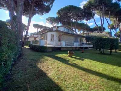 Villa For Sale in Pietrasanta, Italy