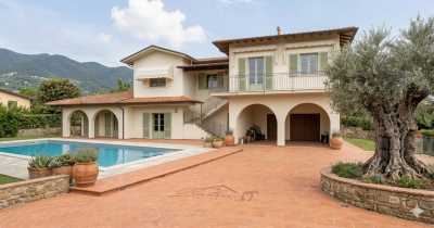 Villa For Sale in Pietrasanta, Italy