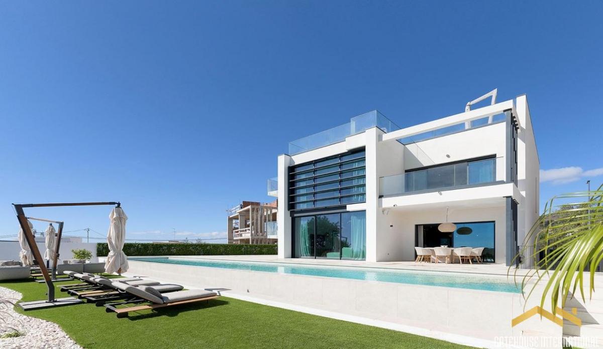 Picture of Villa For Sale in Santa Barbara De Nexe, Faro, Portugal