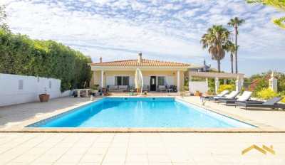 Villa For Sale in Carvoeiro, Portugal