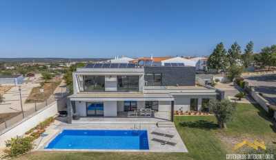 Villa For Sale in Luz, Portugal