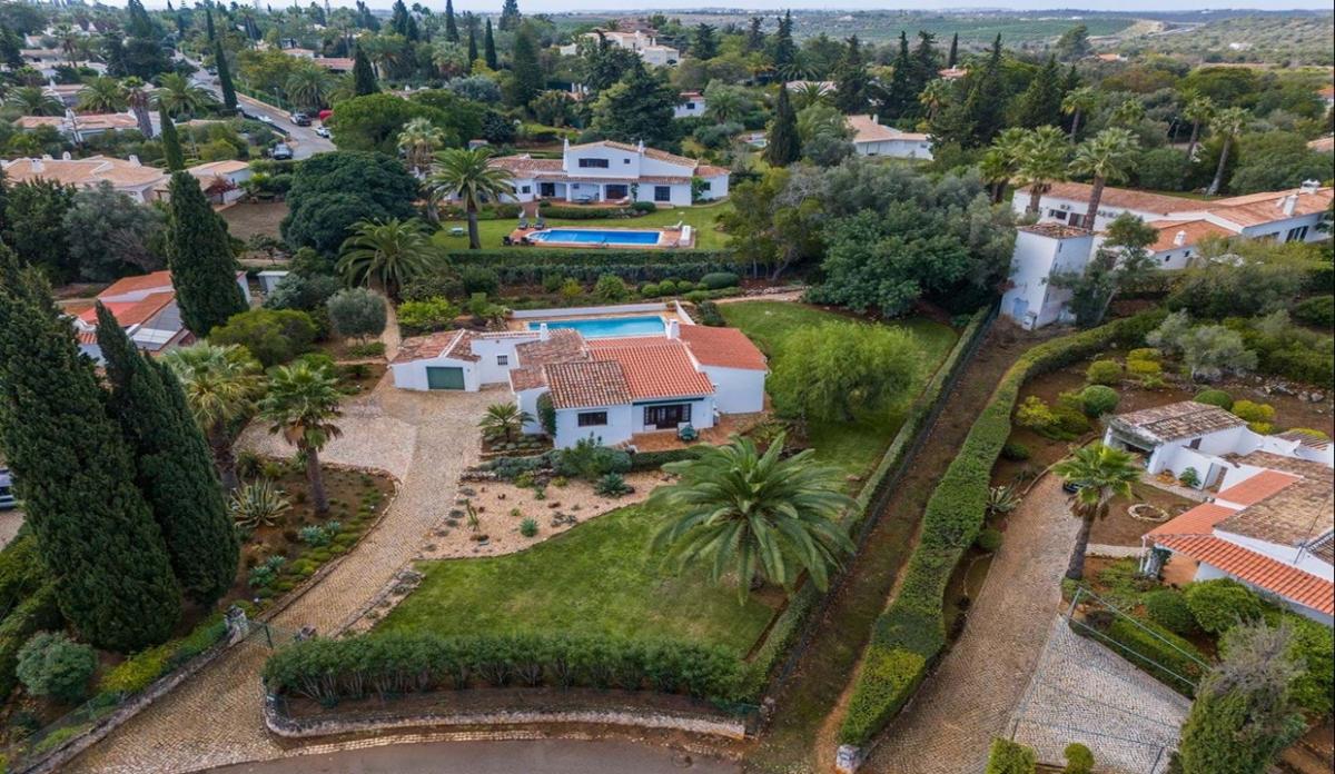Picture of Home For Sale in Mexilhoeira Grande, Algarve, Portugal