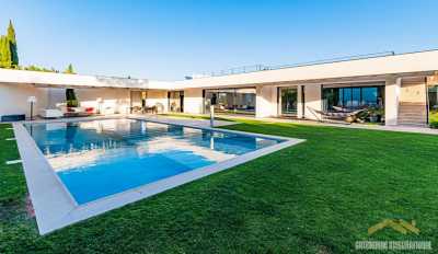 Villa For Sale in Loule, Portugal