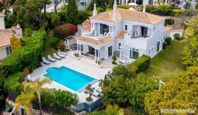 Villa For Sale in Loule, Portugal