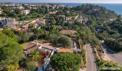 Villa For Sale in Carvoeiro, Portugal