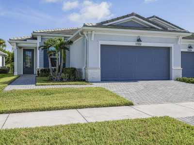 Home For Sale in Port Saint Lucie, Florida