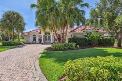 Home For Sale in Port Saint Lucie, Florida
