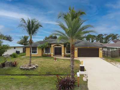 Home For Sale in Port Saint Lucie, Florida
