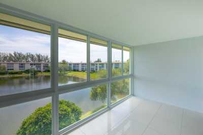 Condo For Sale in Coconut Creek, Florida