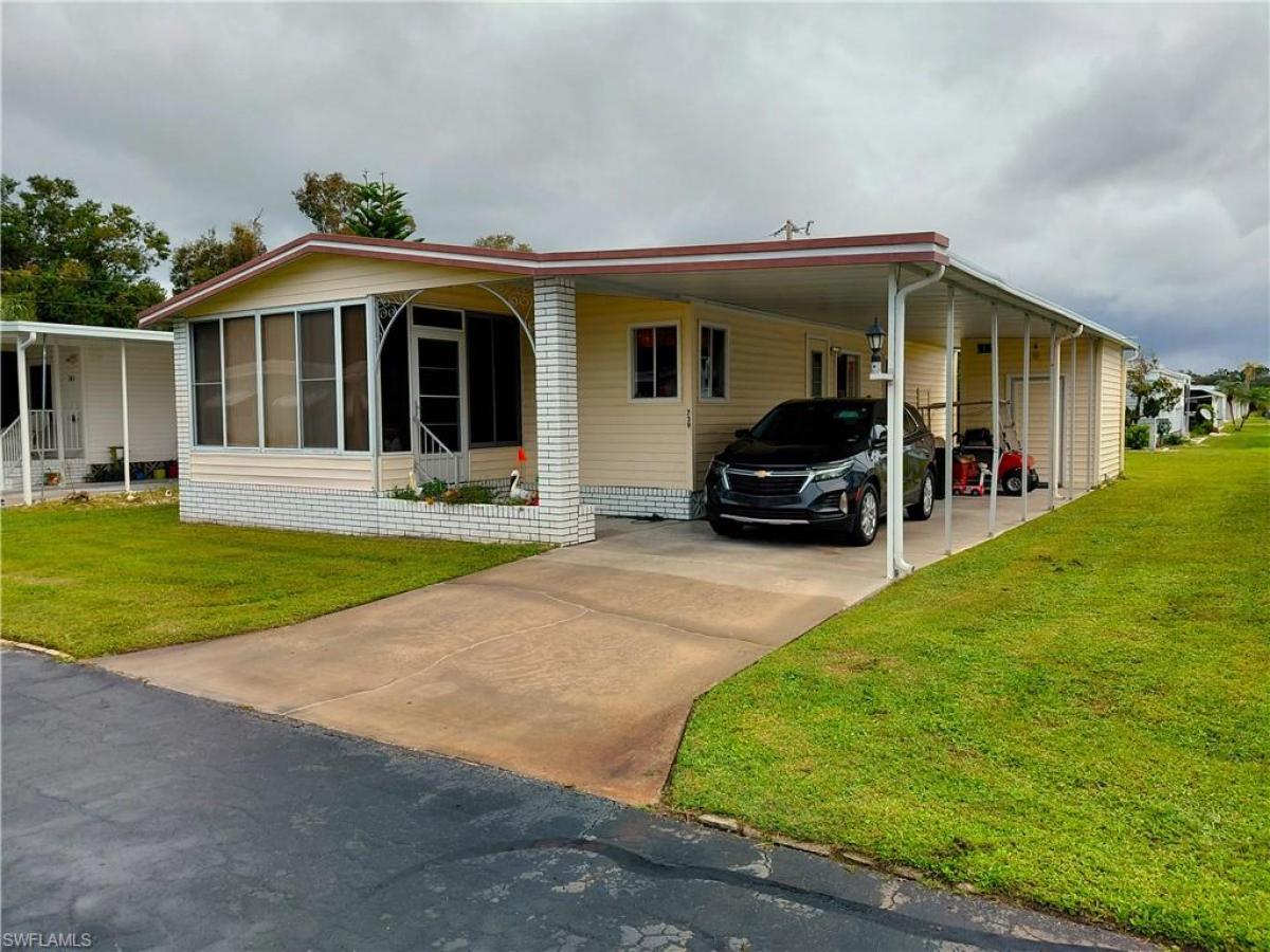 Picture of Mobile Home For Sale in North Fort Myers, Florida, United States