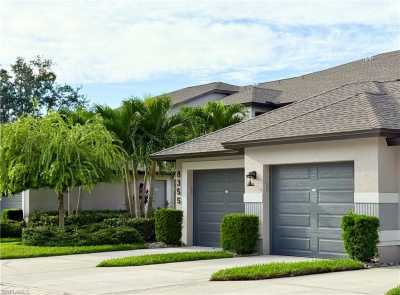 Condo For Sale in Naples, Florida