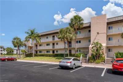 Condo For Sale in Naples, Florida