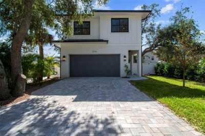 Home For Sale in Sarasota, Florida