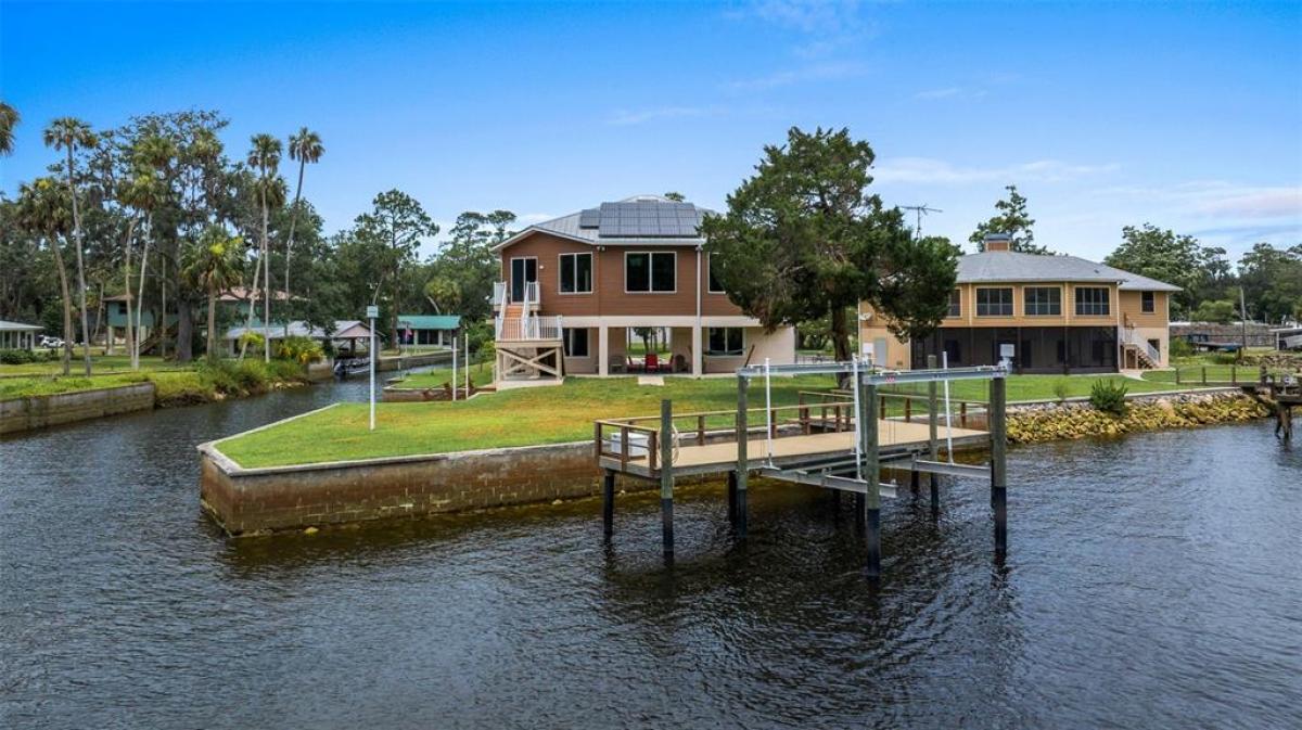Picture of Home For Sale in Yankeetown, Florida, United States