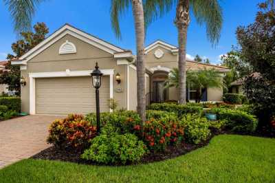 Home For Sale in Lakewood Ranch, Florida