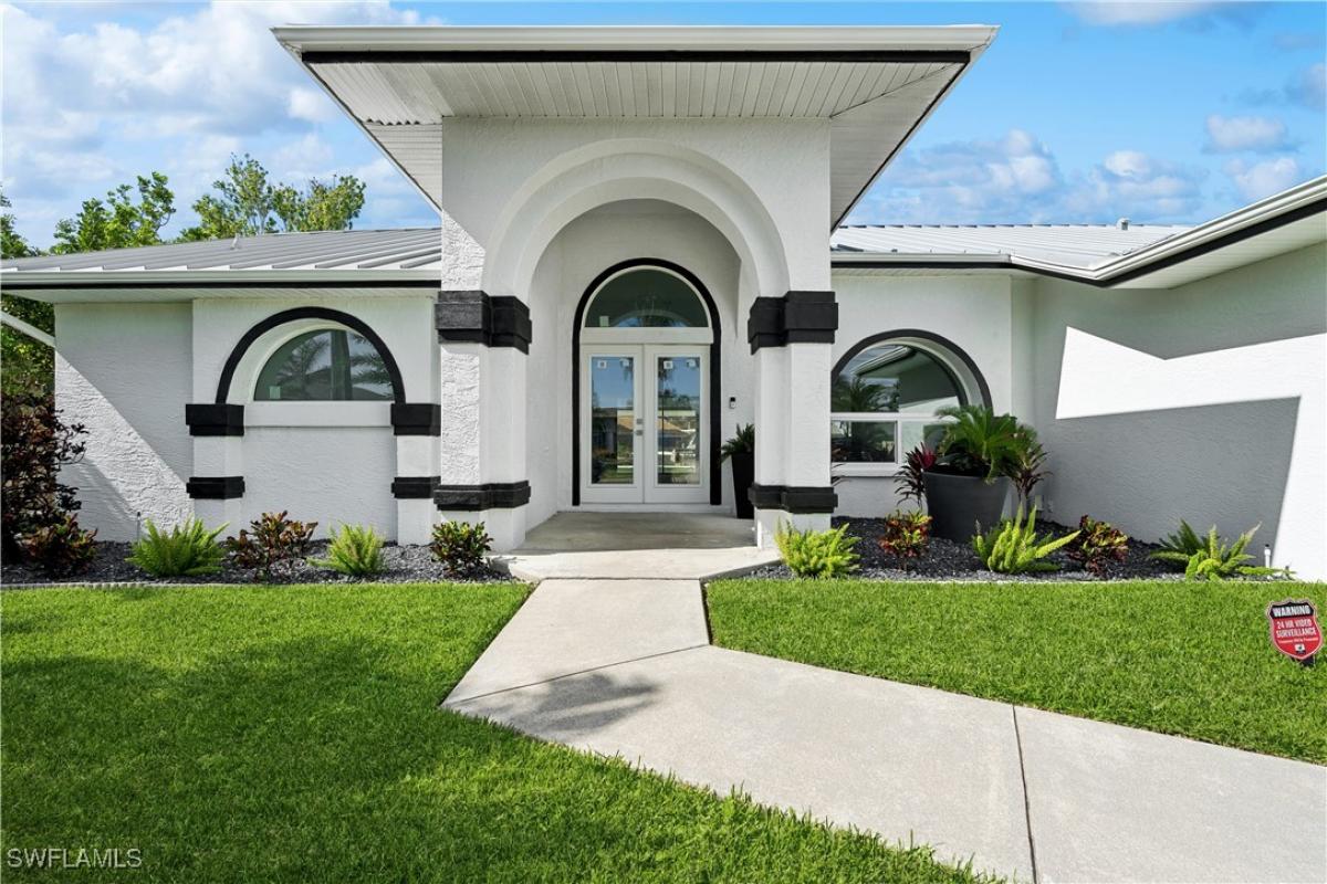 Picture of Home For Sale in Cape Coral, Florida, United States