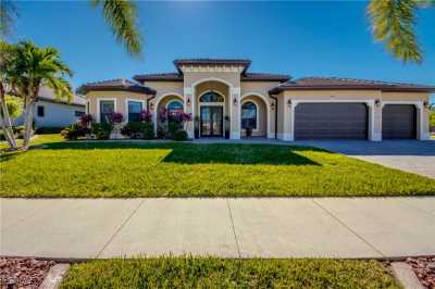 Home For Sale in Cape Coral, Florida
