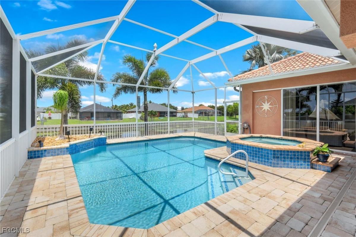 Picture of Home For Sale in Cape Coral, Florida, United States