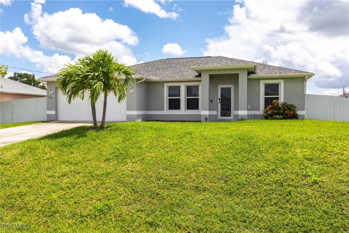 Picture of Home For Sale in Cape Coral, Florida, United States