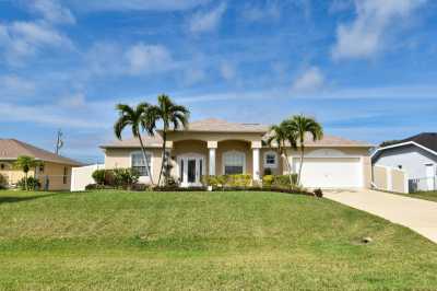 Home For Sale in Cape Coral, Florida