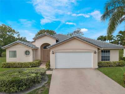 Home For Rent in Green Acres, Florida