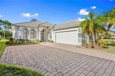 Home For Sale in Jensen Beach, Florida