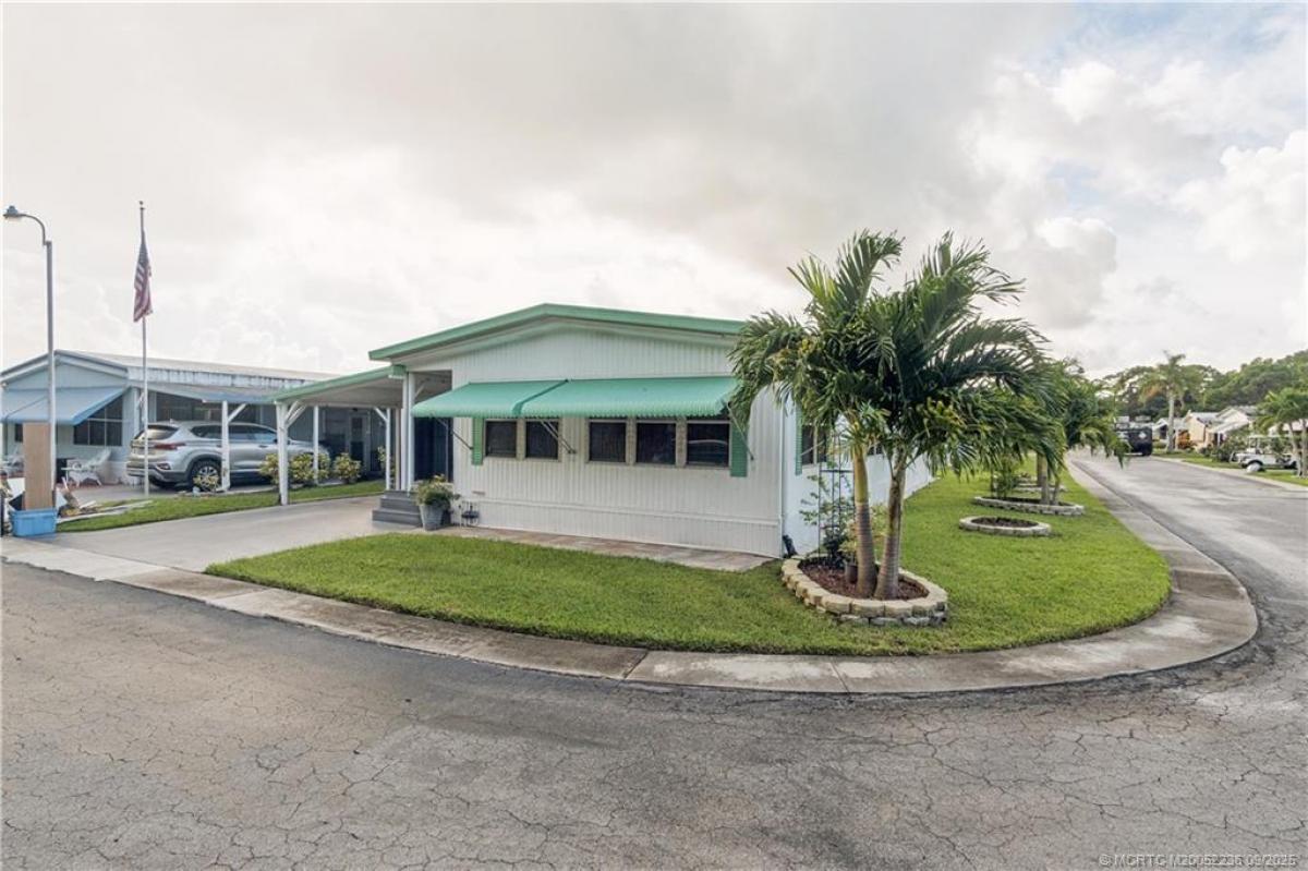 Picture of Mobile Home For Sale in Stuart, Florida, United States