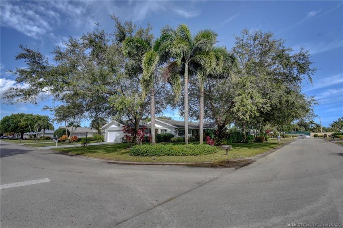 Picture of Home For Sale in Stuart, Florida, United States