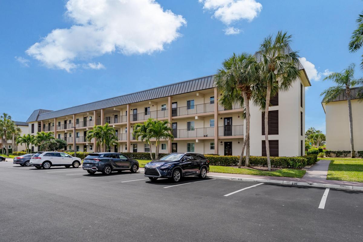 Picture of Condo For Sale in Naples, Florida, United States