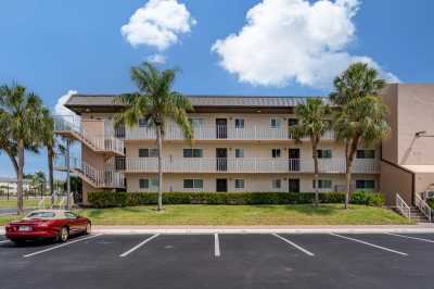 Condo For Sale in Naples, Florida
