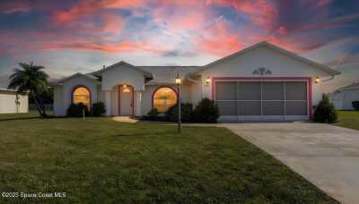 Home For Sale in Palm Bay, Florida