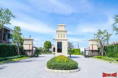 Villa For Sale in Bangkok, Thailand