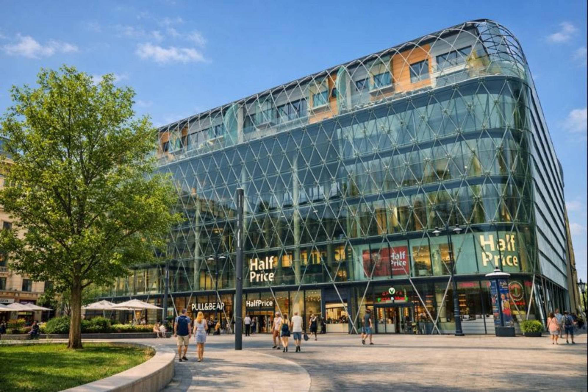 Commercial Mixed Use For Auction in Budapest, Budapest, Hungary