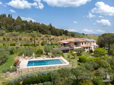 Villa For Sale in Passignano Sul Trasimeno, Italy
