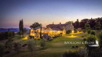 Villa For Sale in Cinigiano, Italy