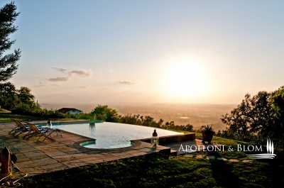 Villa For Sale in Montelupo Fiorentino, Italy