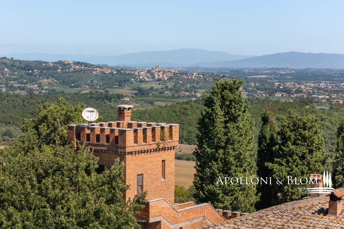 Picture of Villa For Sale in Trequanda, Tuscany, Italy