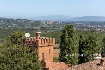 Villa For Sale in Trequanda, Italy